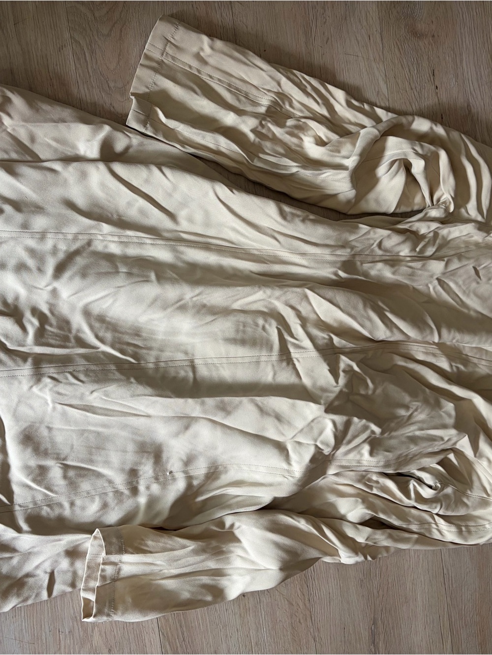 J. Peterman Light Beige Trench Coat 100% Silk excellent condition - Picture 6 of 6